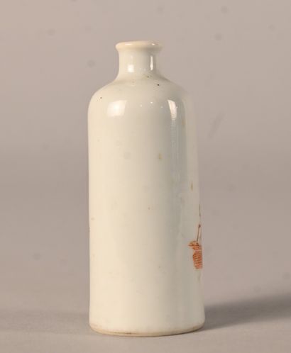 Decorated porcelain snuff bottle, China,...