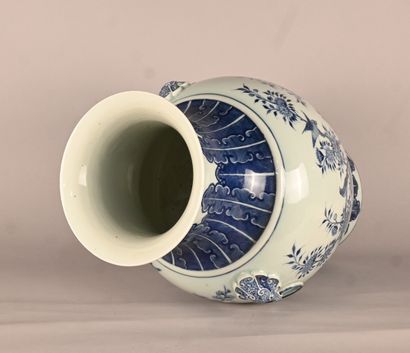 Large blue and white porcelain baluster vase...
