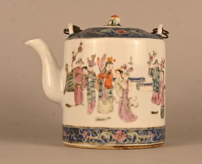Théière cylindrique en porcelaine Famille...