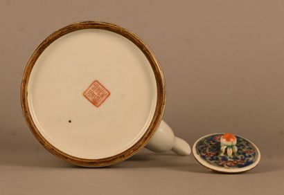 Théière cylindrique en porcelaine Famille...