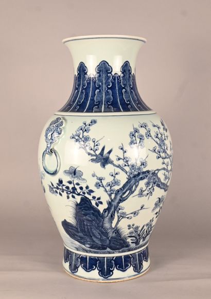 Large blue and white porcelain baluster vase...