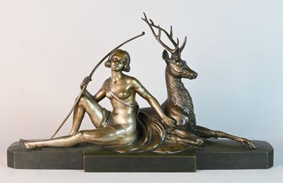 Art Deco bronze group signed Morante depicting...