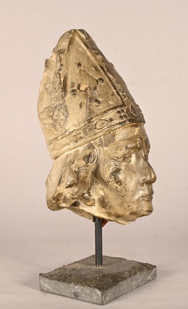 Alabaster bishop's head, 16th century
Sculpted...