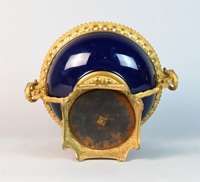 Sèvres porcelain bowl mounted in gilt bronze...