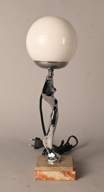 Art Deco table lamp in chromed metal, opaline...
