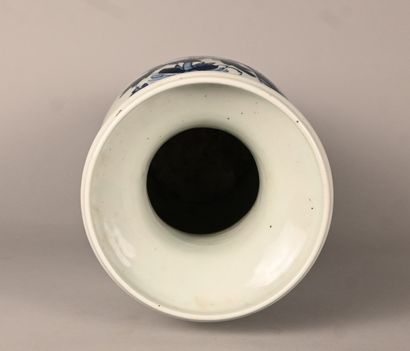 Blue and white porcelain baluster vase with...