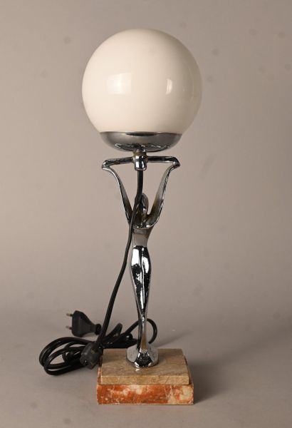 Art Deco table lamp in chromed metal, opaline...