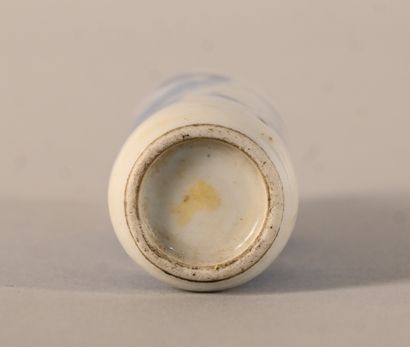 Blue and white porcelain snuff bottle with...