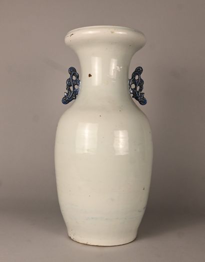 Blue and white porcelain baluster vase with...
