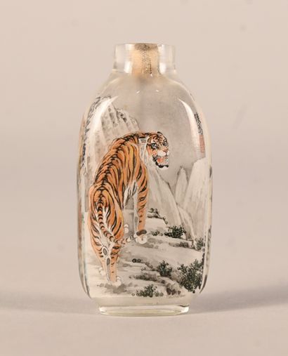 Snuff bottle in glass painted on the inside...