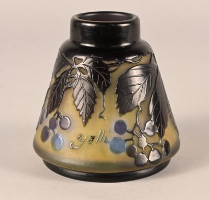 Émile Gallé – Vase en verre multicouche à...