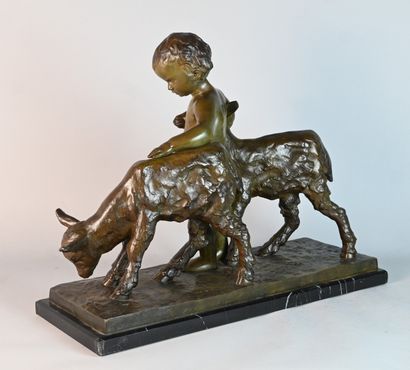 Group in patinated bronze signed Fath, Etling...