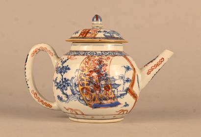 Théière chinoise en porcelaine d’exportation...