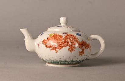 Famille rose dragon porcelain teapot, China,...