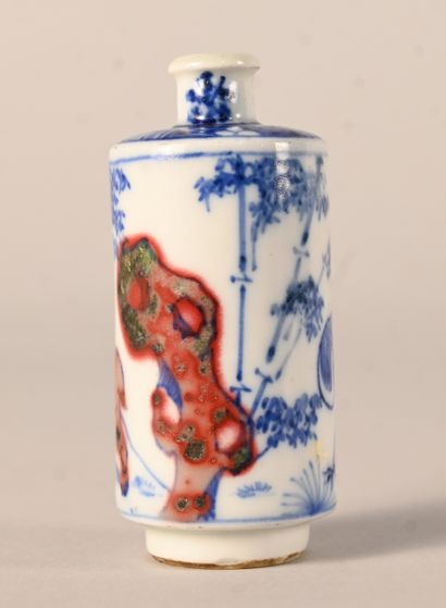 Blue and red polychrome porcelain Snuff bottle,...