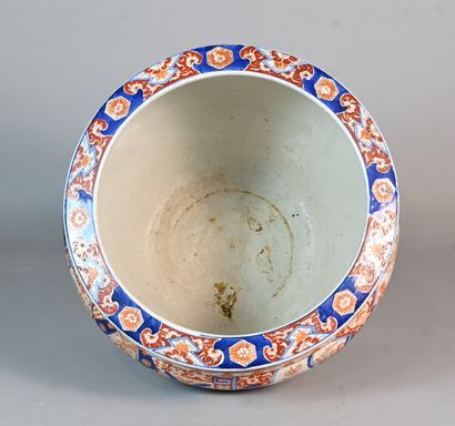 Large Japanese Imari porcelain pot, late...