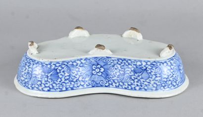 Coupe lobée en porcelaine chinoise bleu et...