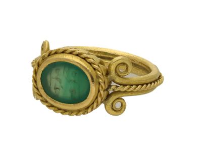 Green agate intaglio ring, mid-20th century
Set...