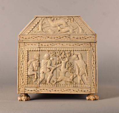 Carved bone box with hunting scenes, Germany,...