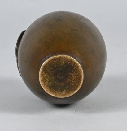 Small Art Nouveau bronze vase with naturalistic...
