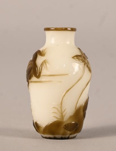 Peking glass snuff bottle with frog and vegetation...