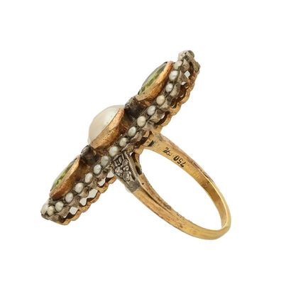 Belle Époque peridot, pearl and diamond ring
Set...