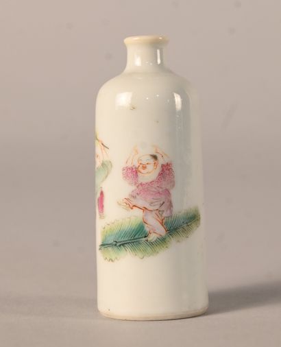 Decorated porcelain snuff bottle, China,...