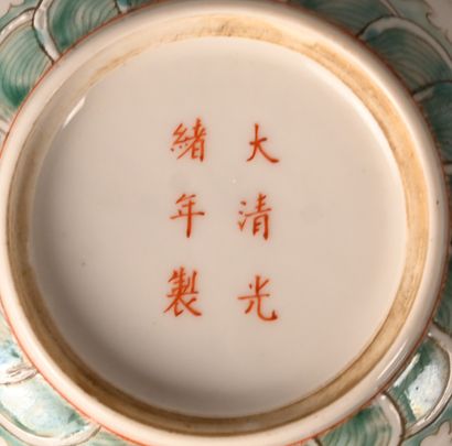 Famille rose dragon porcelain teapot, China,...