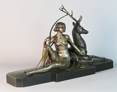 Art Deco bronze group signed Morante depicting...