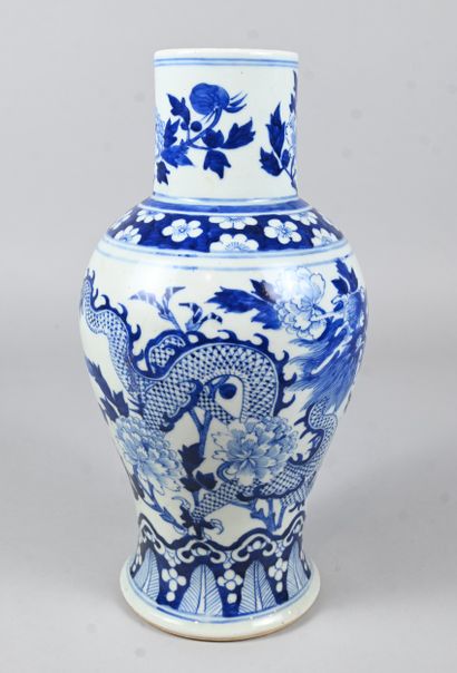 Large Chinese blue and white porcelain vase...
