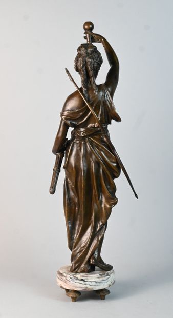 Sculpture en bronze représentant Diane chasseresse,...