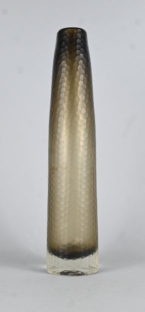 Vase en verre soufflé facetté, Murano, dans...