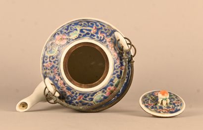 Théière cylindrique en porcelaine Famille...