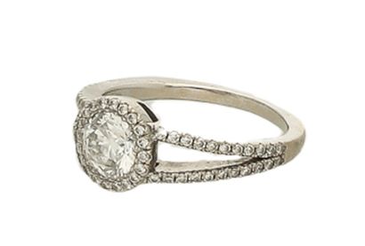 Solitaire diamond ring
Set with brilliant-cut...