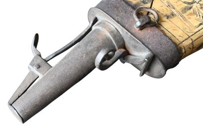 Engraved stag horn powder horn, lion hunting...