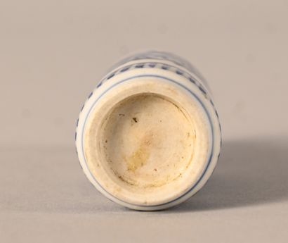 Blue and white porcelain Snuff bottle, China,...