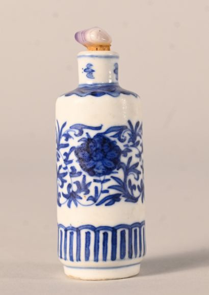 Blue and white porcelain Snuff bottle, China,...