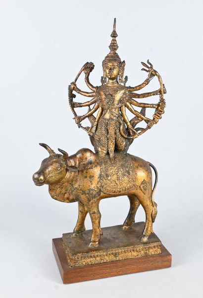Divinité thaïlandaise en bronze doré, assise...