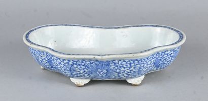 Coupe lobée en porcelaine chinoise bleu et...