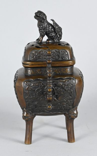 Chinese bronze incense burner, 19th century
Bronze...