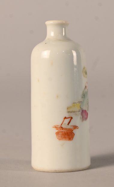 Decorated porcelain snuff bottle, China,...