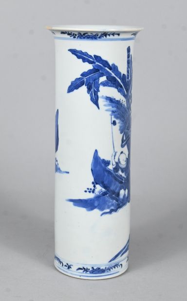 Vase cylindrique en porcelaine bleu et blanc,...