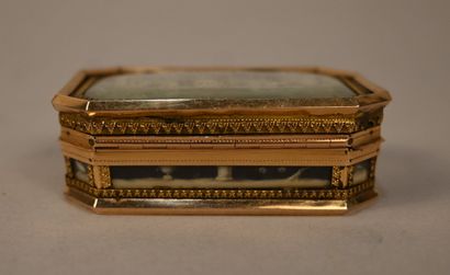 Boîte en or 18 carats à décor de grisaille,...