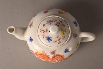 Famille rose dragon porcelain teapot, China,...