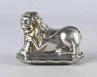 Boîte en argent massif en forme de lion,...