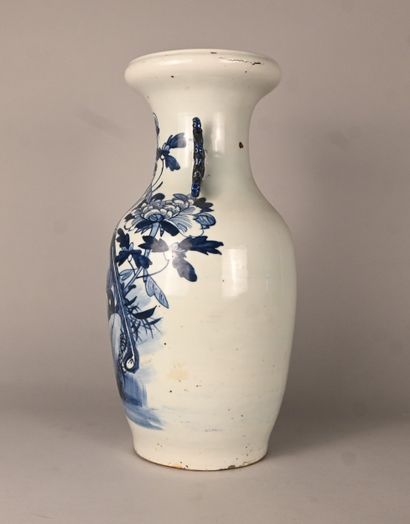 Blue and white porcelain baluster vase with...