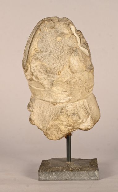 Alabaster bishop's head, 16th century
Sculpted...