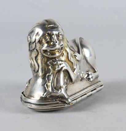 Boîte en argent massif en forme de lion,...