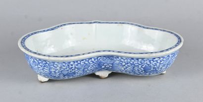 Coupe lobée en porcelaine chinoise bleu et...