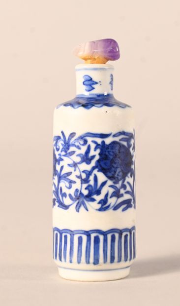 Blue and white porcelain Snuff bottle, China,...